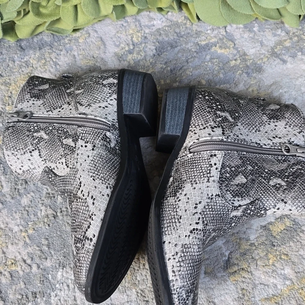 Cat & Jack Snakeskin Ankle Boots - Black and Gray